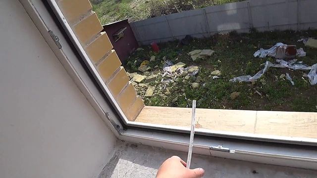 Потрескались окна // Отвалились уплотнители с окон ...