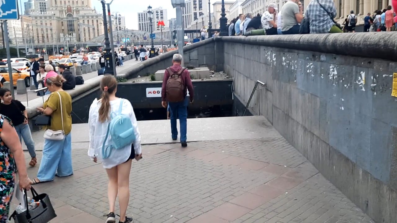 ПОЛНЫЙ ОБЗОР Комсомольской Площади трёх вокзалов влог в Москве, vlog пешая прогулка на районе днём