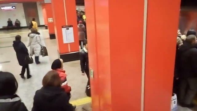 Метро станция москва толпа народу не Может добраться до работы