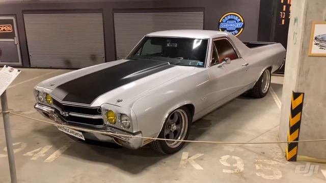 Retro Car Show - музей ретро автомобилей в Санкт-Петербурге