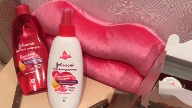Влог:я в Минске, мои новые брови ,покупки косметики,на педикюре,подарки