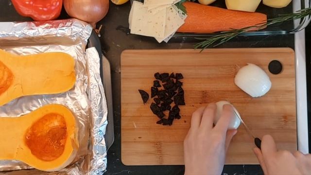 Тыква фаршированная говядиной с черносливом, запечённая в духовке.???