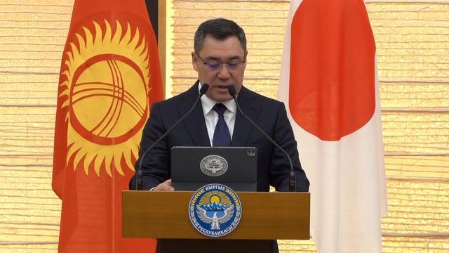 САДЫР ЖАПАРОВ ЯПОНИЯНЫН ПРЕМЬЕР-МИНИСТРИ ФУМИО КИСИДА МЕНЕН СҮЙЛӨШҮҮЛӨРДҮ ӨТКӨРДҮ