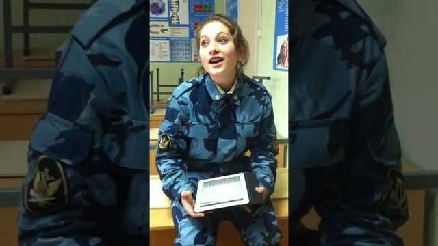 Таланты.Красивый голос.классно поёт. Военная девушка