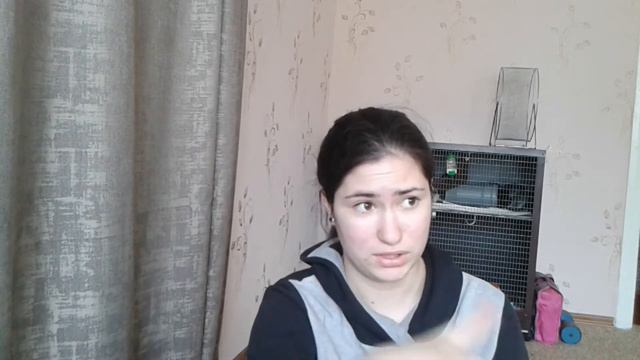 Учусь стоять на руках. Я  у мамы немного художник