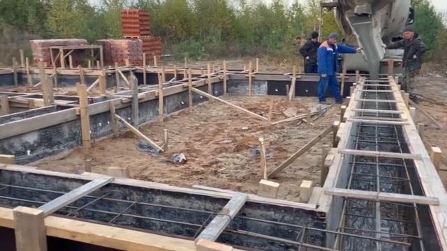 Этапы строительства одноэтажного дома с панорамными окнами с.Семиозерки-фундаментвозведение стен.
