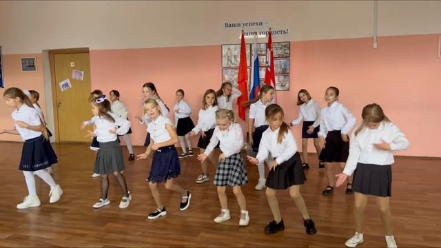 3-е классы поздравляют с Днём учителя