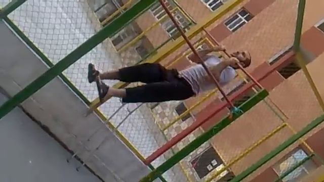 С АППАРАТОМ ИЛИЗАРОВА (как качать бицепсы на турнике)
