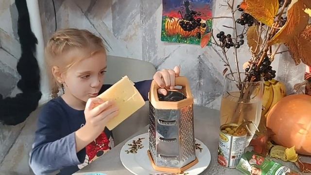 Готовим Чернильного монстра! Жуткое блюда для Хэллоуина! Черное спагетти с креветками!