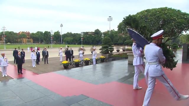 🇷🇺 ❤ 🇻🇳 Russian President Vladimir Putin pays tribute to President Ho Chi Minh