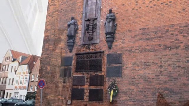 Букстехуде - сказка про зайца и ежа в городе, где собаки лают хвостами
