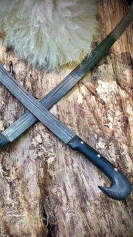 Две шашки-близняшки из нарядного дольного дамаска. Фланкировка.