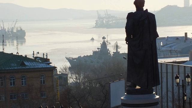 СЧАСТЬЕ, ОБЕДЕННЫЙ СТОЛ И "ЛИТЕРАТУРНОЕ ОСВОЕНИЕ" ДАЛЬНЕГО ВОСТОКА
