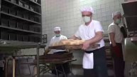 Около 3 тыс. буханок хлеба выпекают за сутки десантники-хлебопекари Новороссийского горного соединен