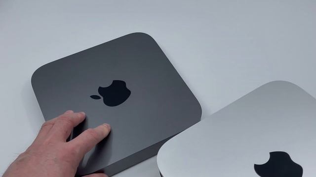 Mac mini ( M1, 2020 - Silver) and Mac mini (Intel, 2019 - Space Gray) Side by Side