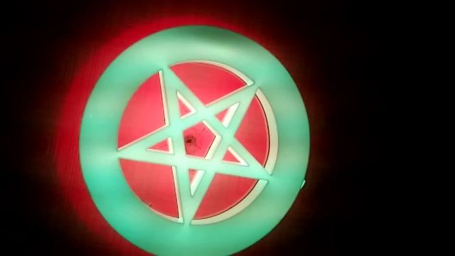 Акриловая люстра RGB с красным контр ажуром