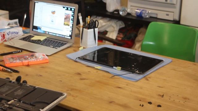 Macbook Pro A1398 2015 液晶上半身の交換修理
