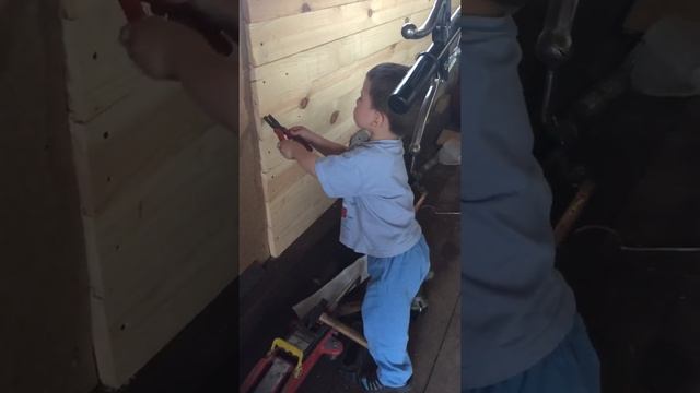 Как выкручивать шурупы пасатижами