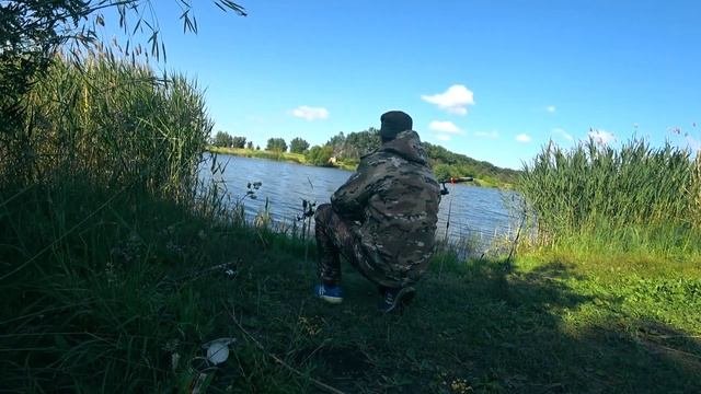 Тут много карпа. Рыбалка с ночёвкой на карпа. Хороший клёв на снасть флэт фидер