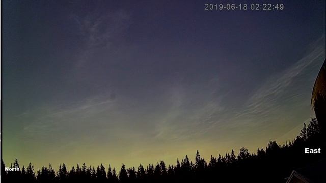 Наблюдаем серебристые облака. Observe the silvery clouds