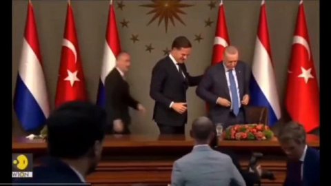 Эрдоган отверг рукопожатие премьера Нидерландов