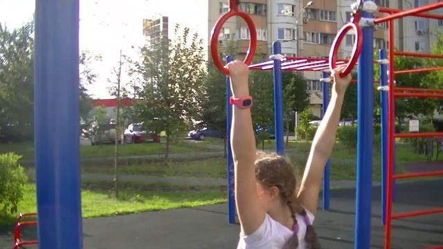 Катя на турнике