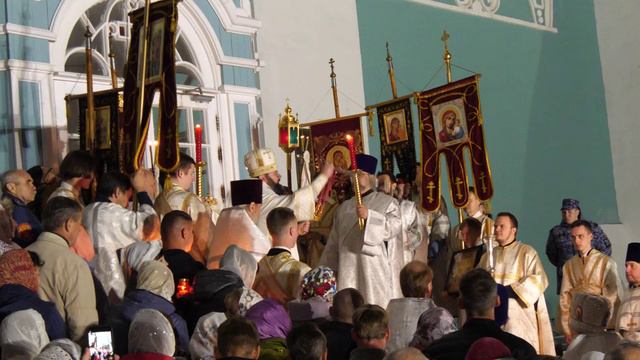 Александр Новиков посетил Пасхальную службу в Успенском соборе