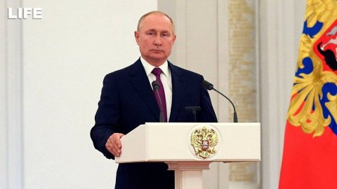Путин вручает госнаграды создателям БАМа