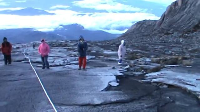highest mountain in asia
