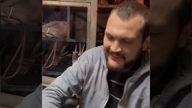 Посмотри как хорош муж с которым ты живёшь