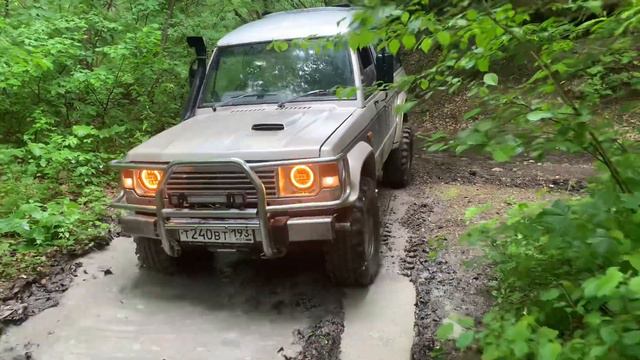 Mitsubishi Pajero mk1 off road в горах Краснодарского края.