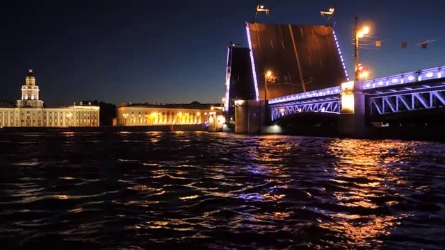 Санкт-Петербуг. Поющие мосты. Перформанс на Дворцовом мосту 2018