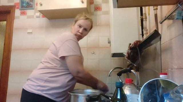 Начинаю варить суп куриный