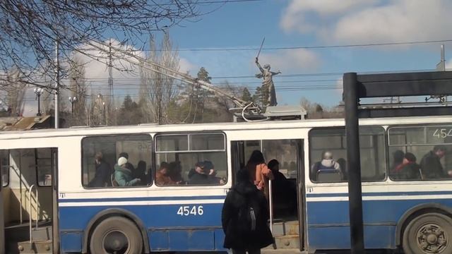 ЕДУ смотрю в окно, я помню Волгоград другим