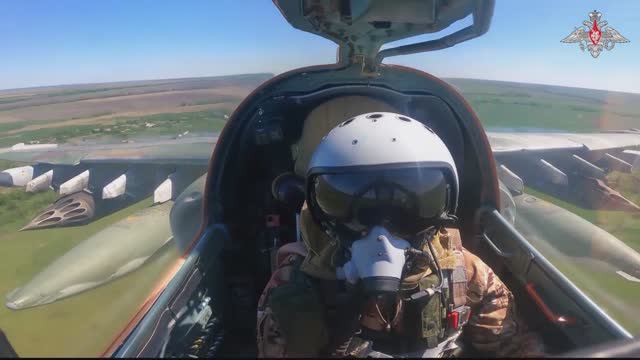 Штурмовики Су-25 нанесли удар по замаскированной технике и живой силе противника в зоне СВО