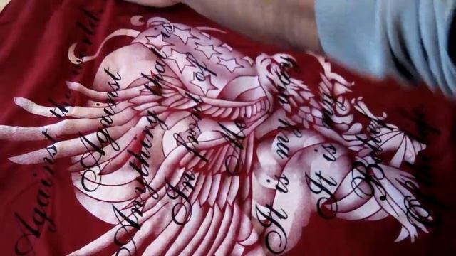 Одежда. Модная футболка с длинным рукавом