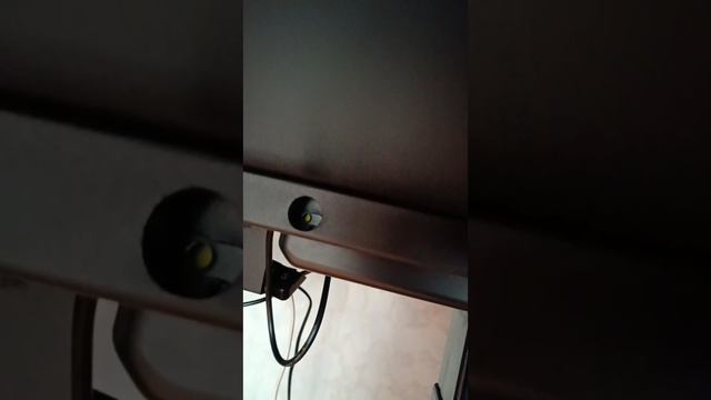 компьютерный стол с регулировкой высоты.mp4