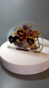 Великолепно выглядит Виола в эпоксидной смоле