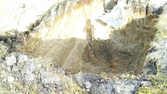 Гранитная скала Vs экскаватор