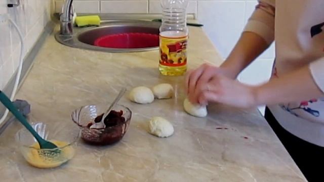 БУЛОЧКИ С ВИШНЕЙ