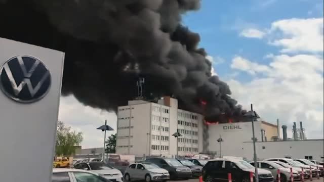 В Берлине продолжает гореть завод партнера армии ФРГ – дочерней компании Diehl