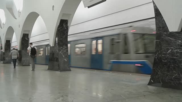 Отправление поезда Ока со станции Волоколамская Арбатско-Покровской линии