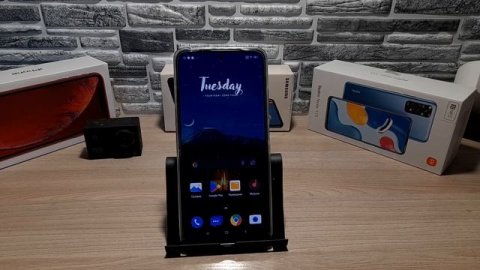 Как на телефоне найти и включить ФОНАРИК! На любом смартфоне / Android / Samsung / Xiaomi / Huawei