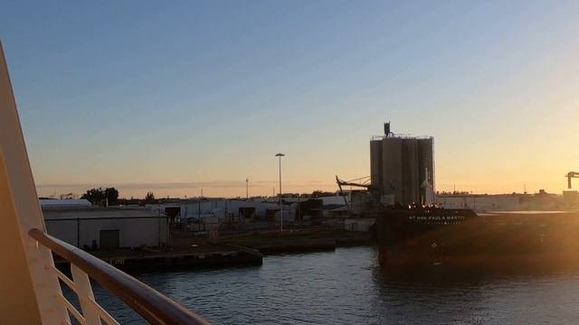 RCL. КРАСИВЕЙШИЙ ОТЕЛЬ ЛАЙНЕР ОТПЛЫВАЕТ С ПОРТА.HARMONY OF THE SEAS. DECEMBER 26 2021.