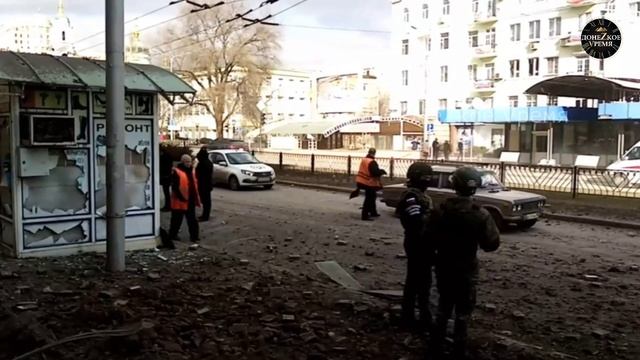 Последствия обстрела библиотеки им. Крупской в Ворошиловском районе Донецка 20 февраля 2024 года