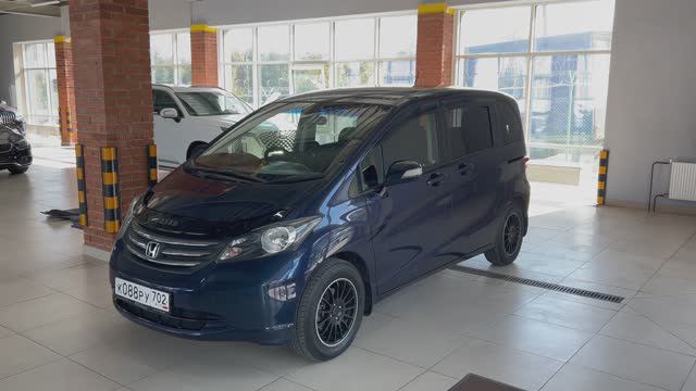 Honda freed 2011 г.