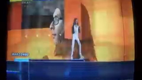 Karaoke Revolution Presents: American Idol Encore 2-Maneater by Hall and Oates-Hard Vocals