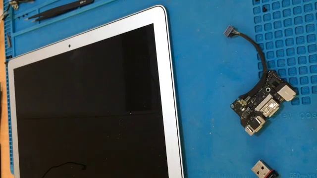 12072022 MacBook Air 13" A1466 Mid 2013 Battery Replacement & USB Port adjustment   SD 480p