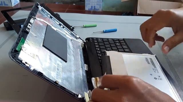 CARA MENGGANTI LCD NOTEBOOK ASUS 1015 E