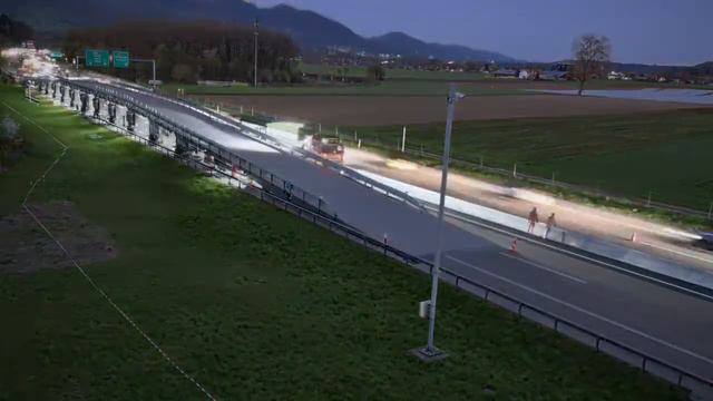 В Швейцарии создали мобильный мост, позволяющий не перекрывать дорогу на время её ремонта.